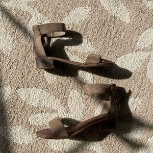 Rock & Candy sandals for women color gray size 8 1/2 for this summer